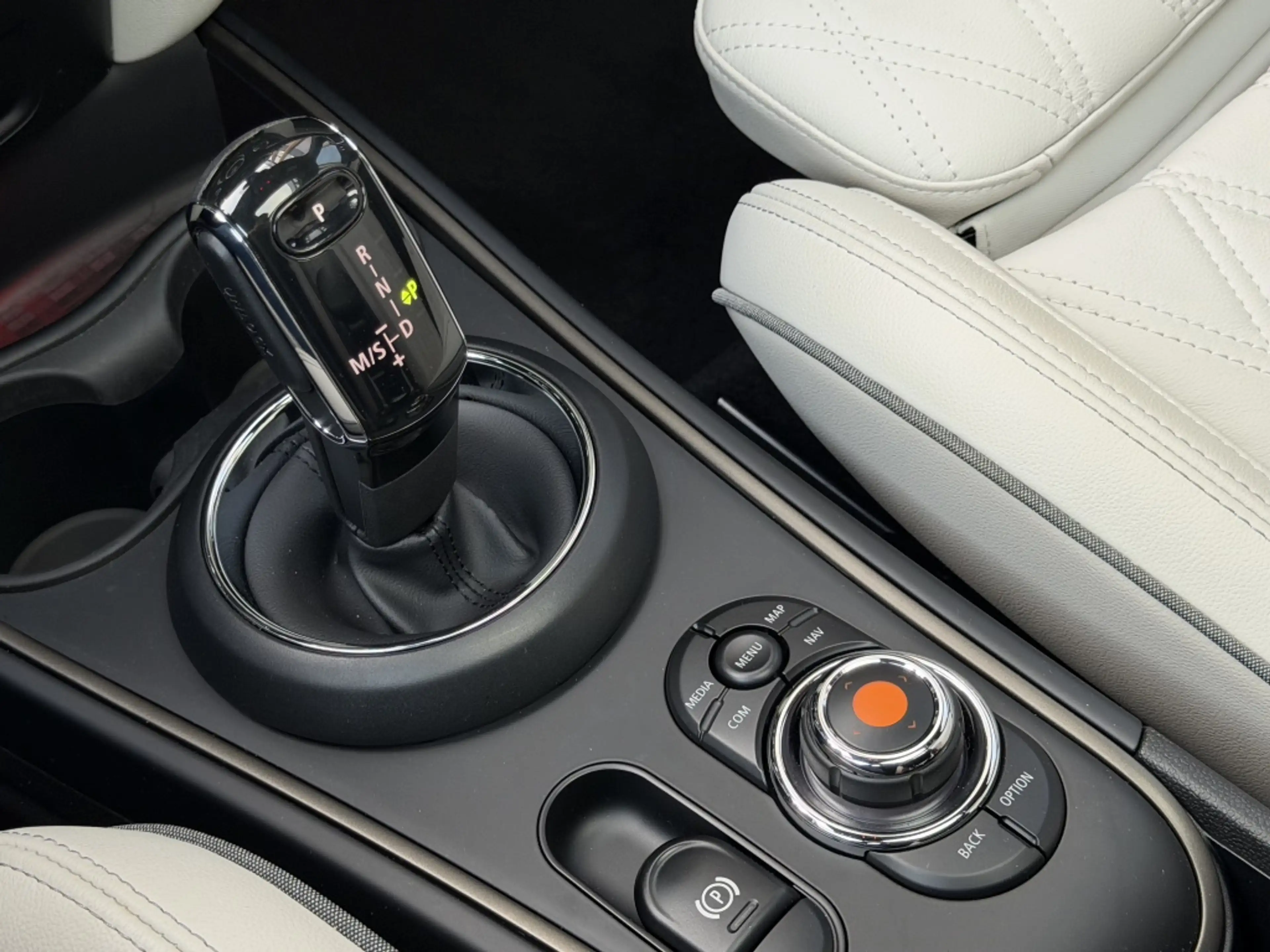 MINI Cooper Countryman 1.5 ALL4 Pano | Memory -stoelen | Keyless | Camera — photo 24
