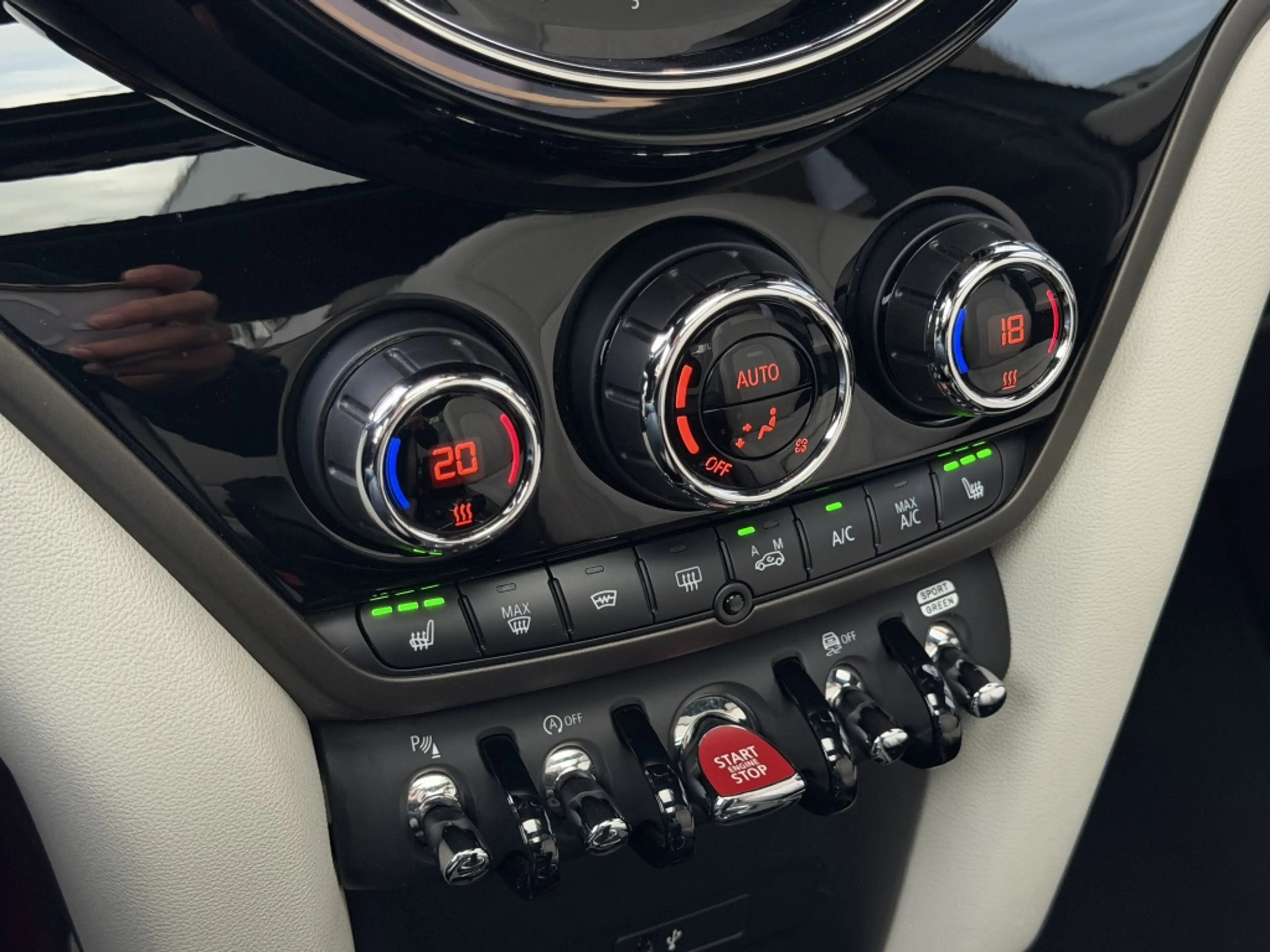 MINI Cooper Countryman 1.5 ALL4 Pano | Memory -stoelen | Keyless | Camera — photo 25