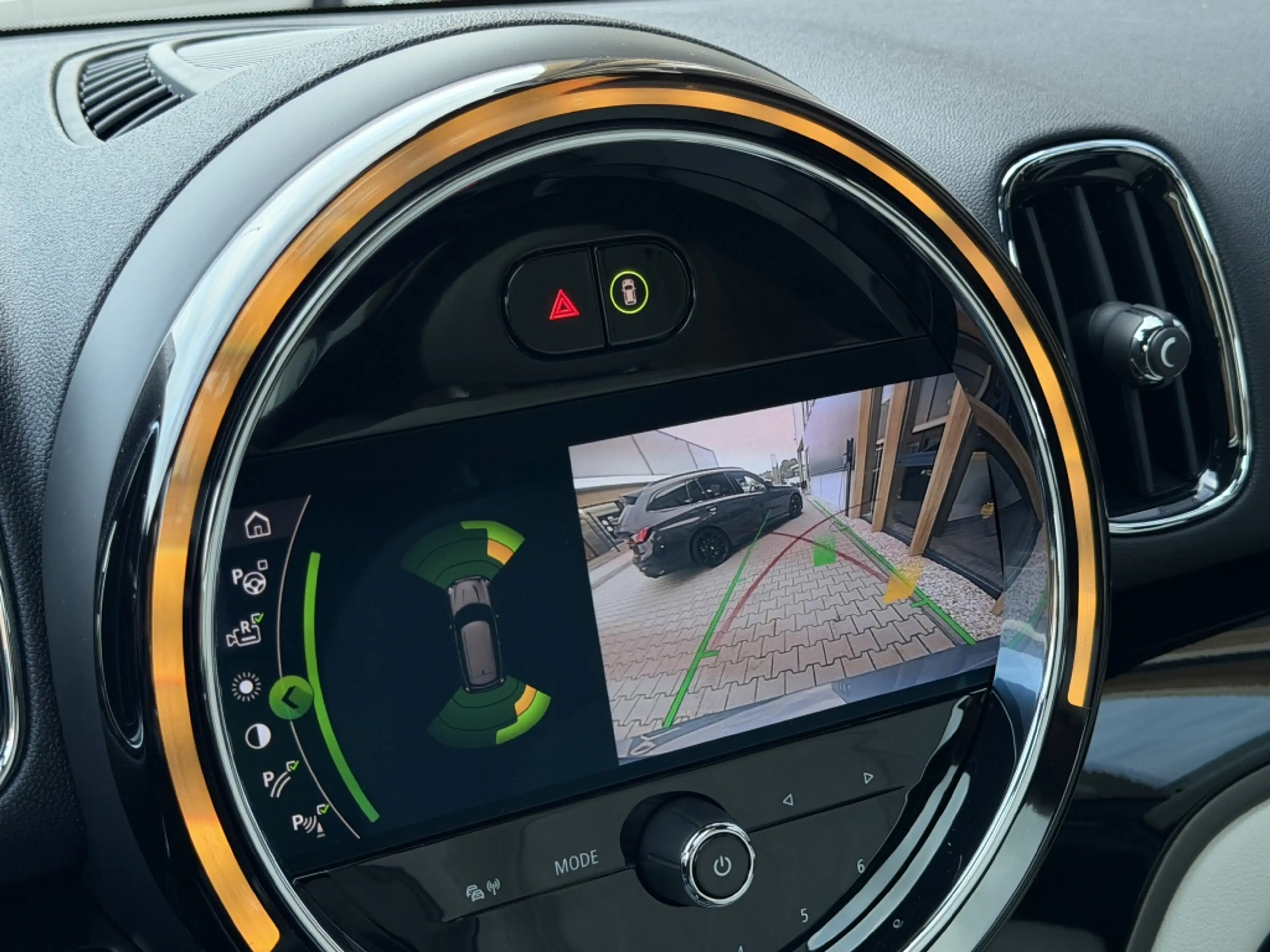 MINI Cooper Countryman 1.5 ALL4 Pano | Memory -stoelen | Keyless | Camera — photo 22