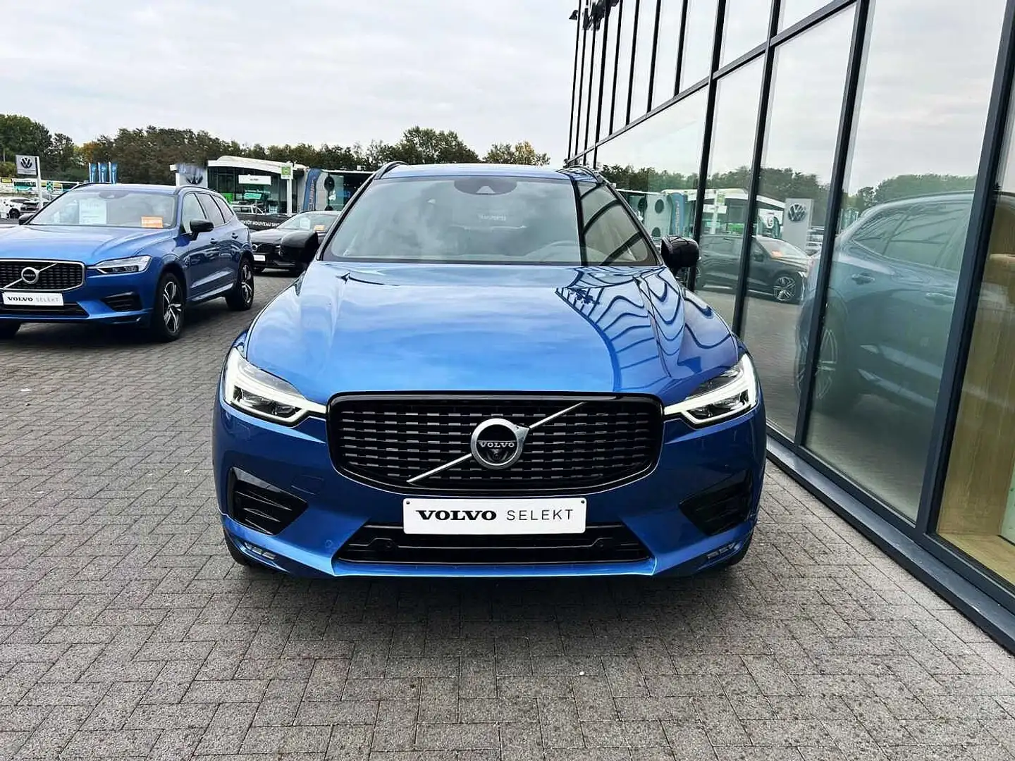 Volvo XC60 R-Design D4 163CV Bleu - 2