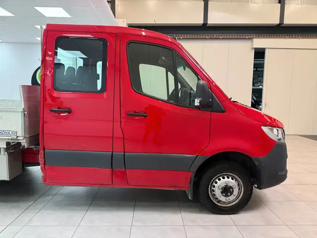 Mercedes-Benz Sprinter view 4