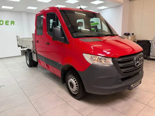 Mercedes-Benz Sprinter view 3