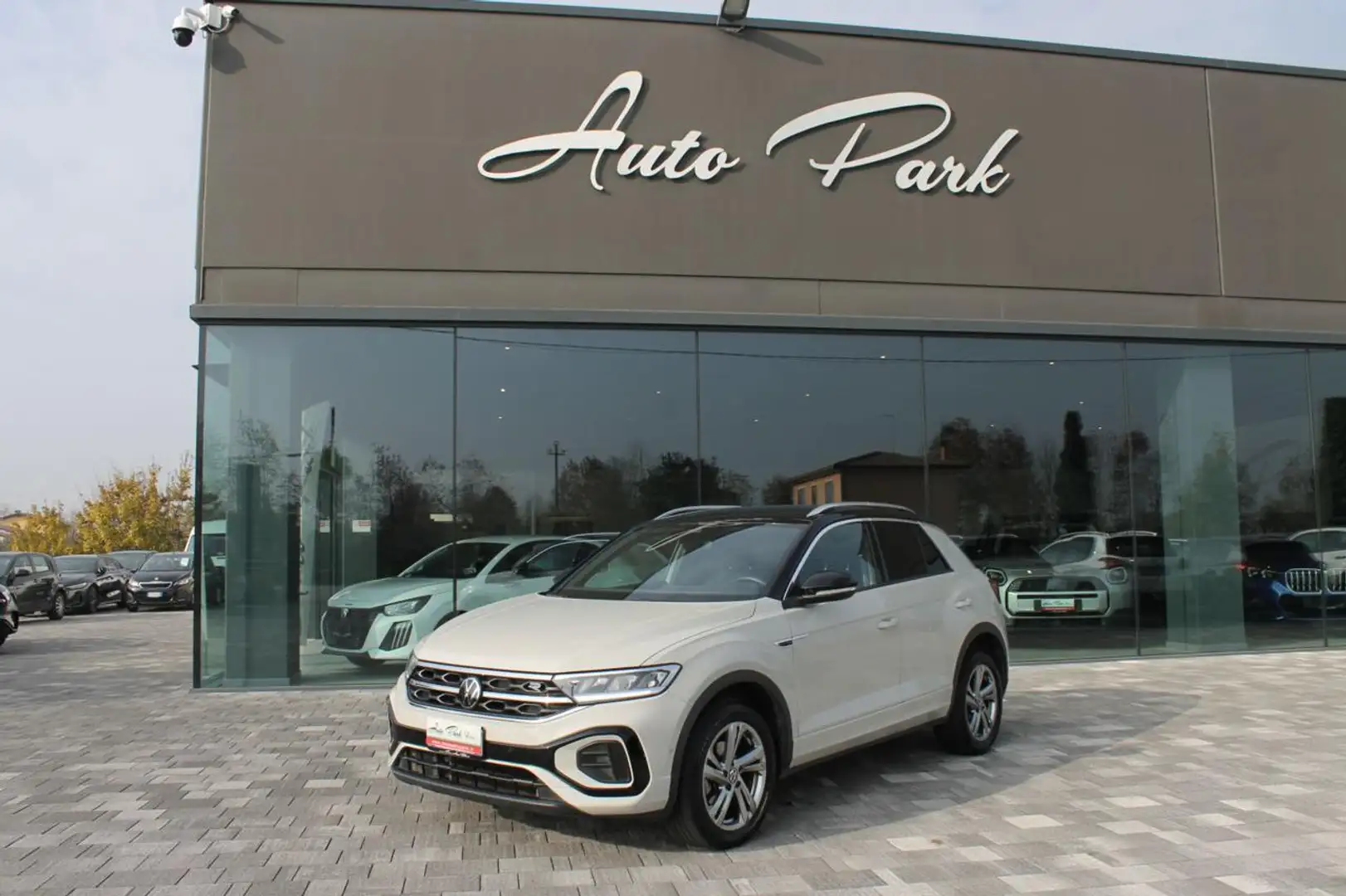 Volkswagen T-Roc 2.0 TDI 115cv R-Line Beige - 1
