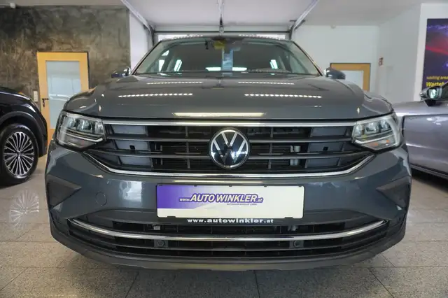Volkswagen Tiguan view 2