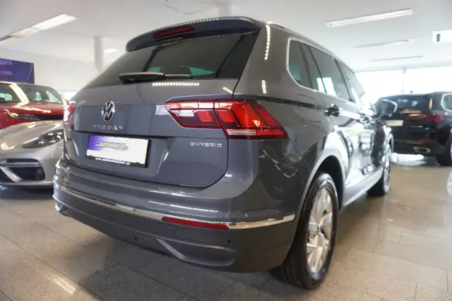 Volkswagen Tiguan view 5