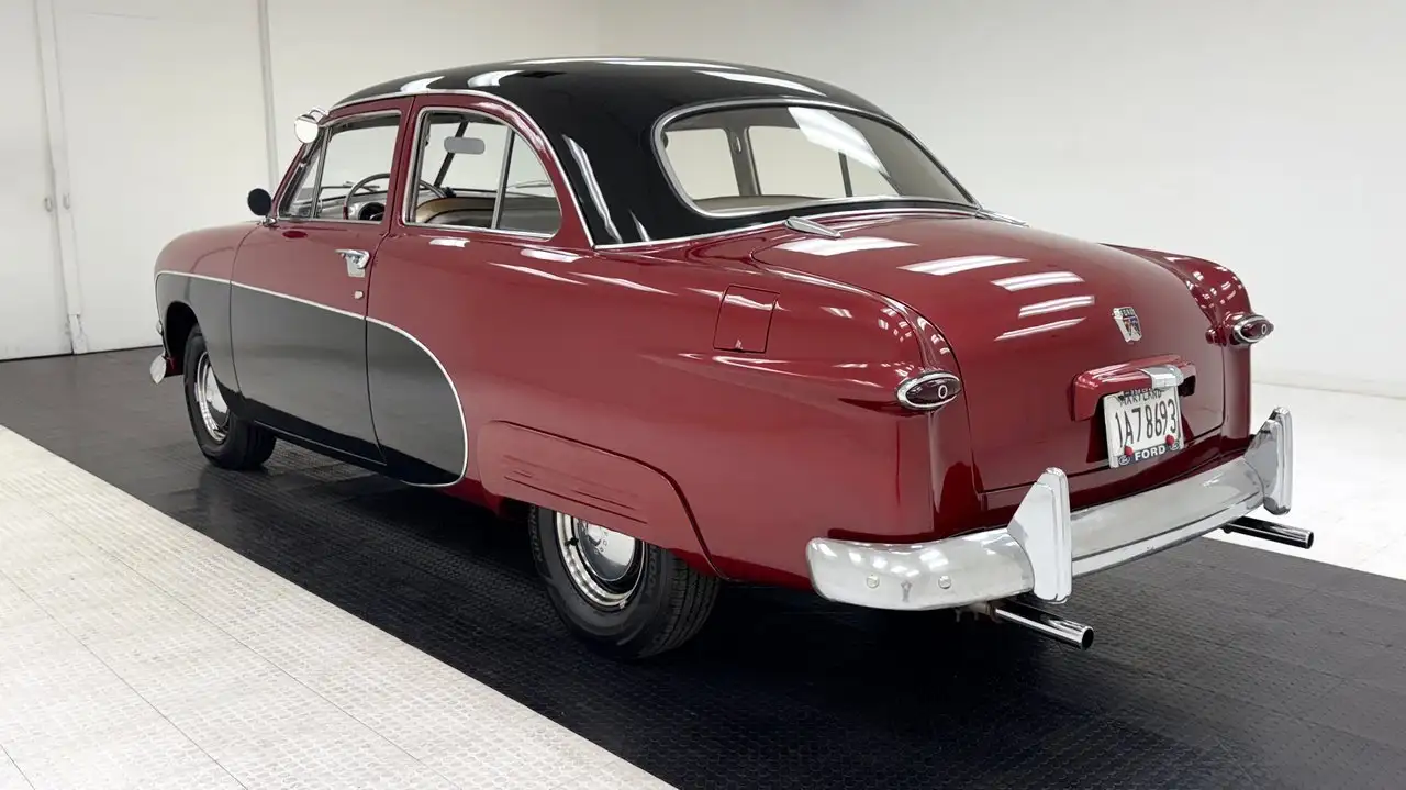 Ford Sedan, foto 3