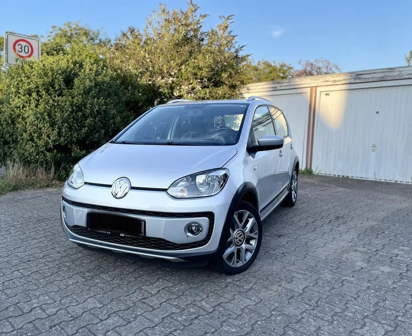 Volkswagen up! Cross Up! Grau - 1