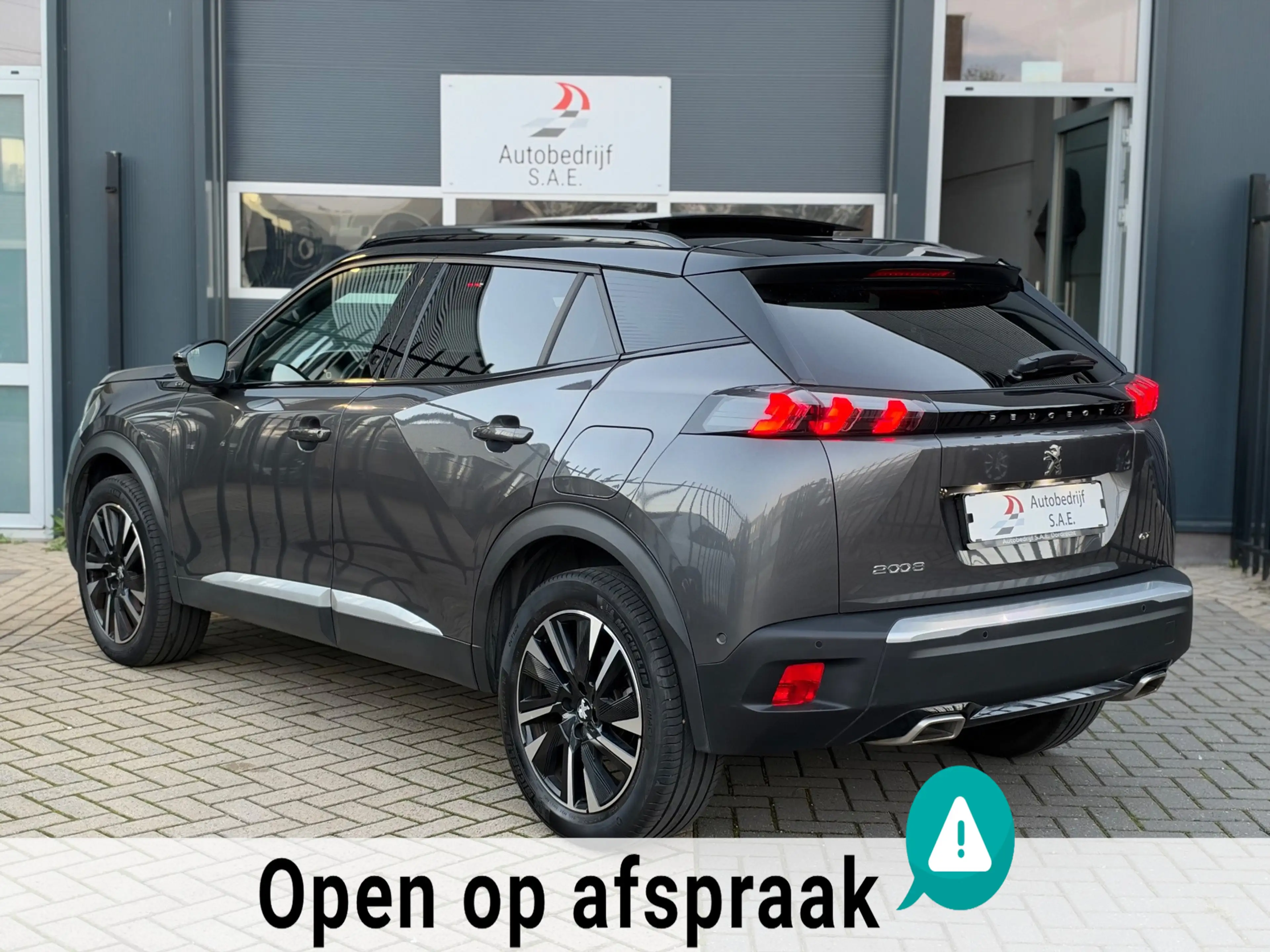 Peugeot 2008 1.2 PureTech GT Pack PANO LEDER CARPLAY NAVI AUTOM — photo 4