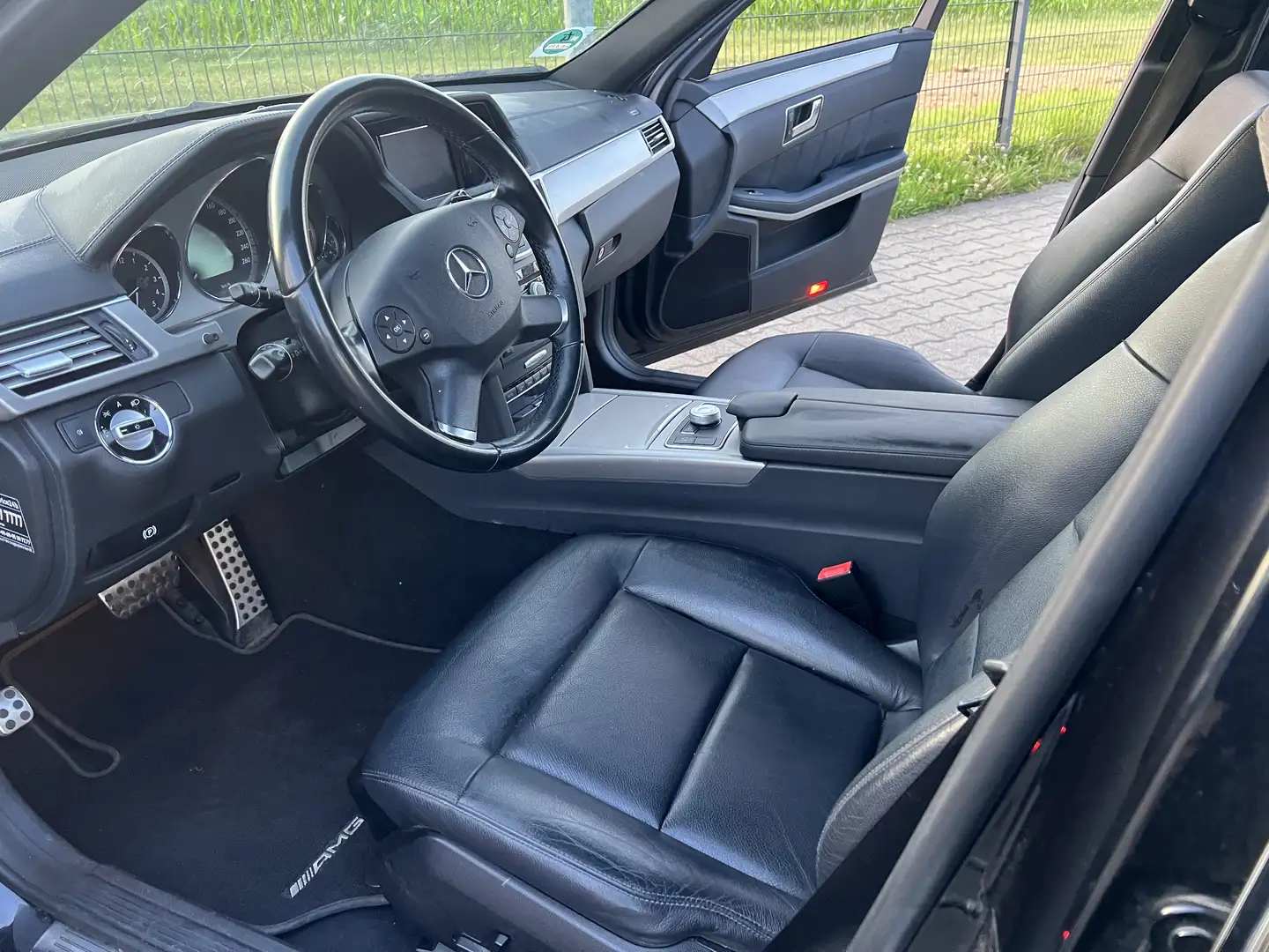Mercedes-Benz E 300 T CDI  amg  paket und avangar - 1
