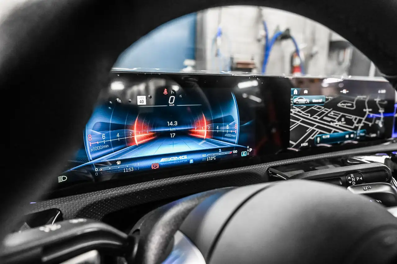 Mercedes-Benz CLA снимка Mercedes-Benz CLA