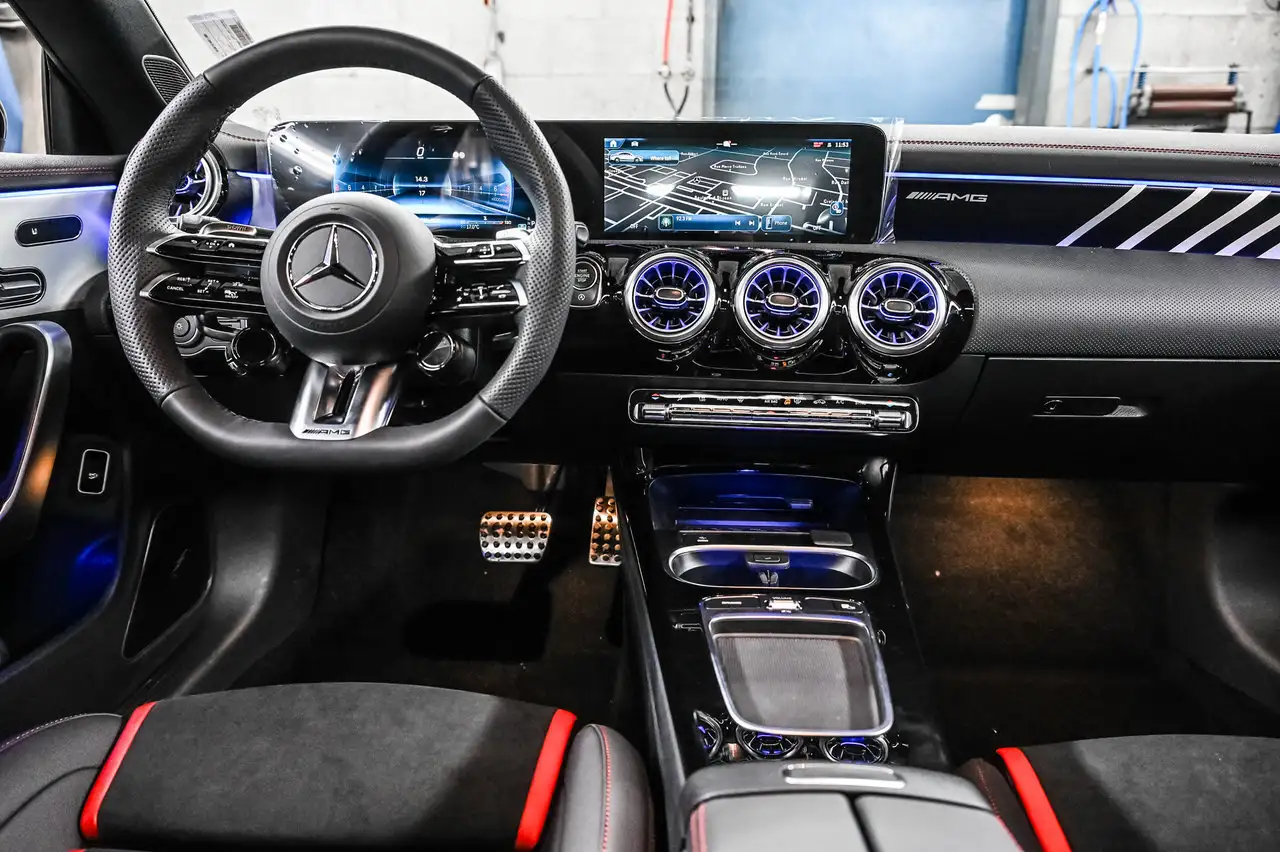 Mercedes-Benz CLA снимка Mercedes-Benz CLA