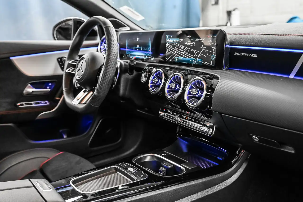 Mercedes-Benz CLA снимка Mercedes-Benz CLA
