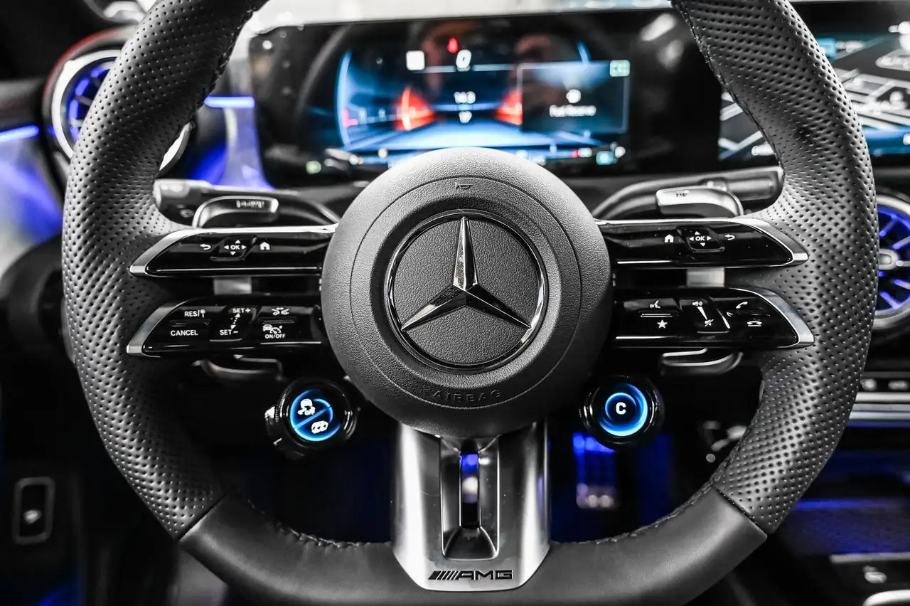 Mercedes-Benz CLA снимка Mercedes-Benz CLA