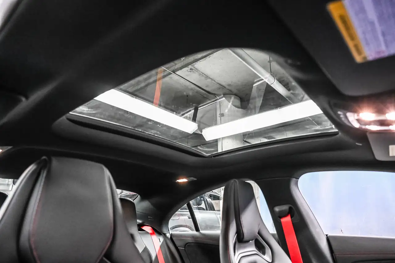 Mercedes-Benz CLA снимка Mercedes-Benz CLA
