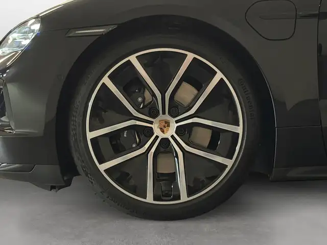 Porsche Taycan view 9