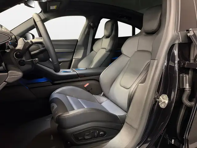 Porsche Taycan view 14