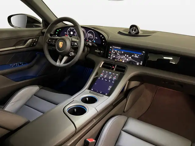 Porsche Taycan view 10
