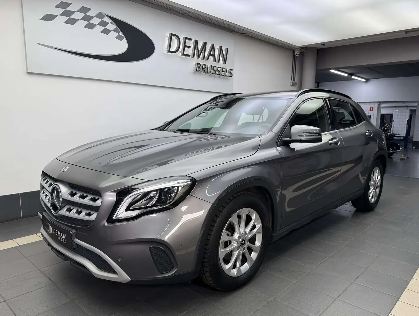 Mercedes-Benz GLA 180 Auto * Keyless-Go * Hayon auto * LED * Camera PTS Gris - 1