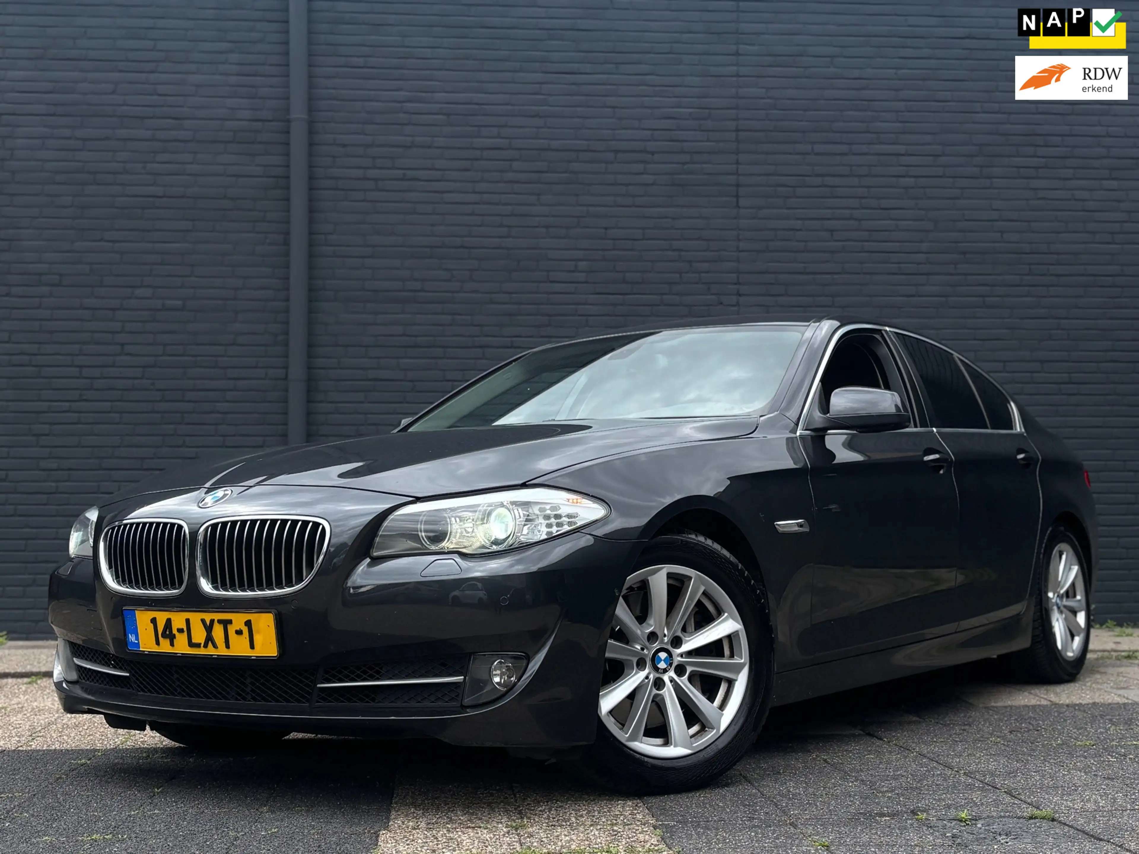 BMW 528 5-serie 528i High Executive | Leder | Stoelverwarm