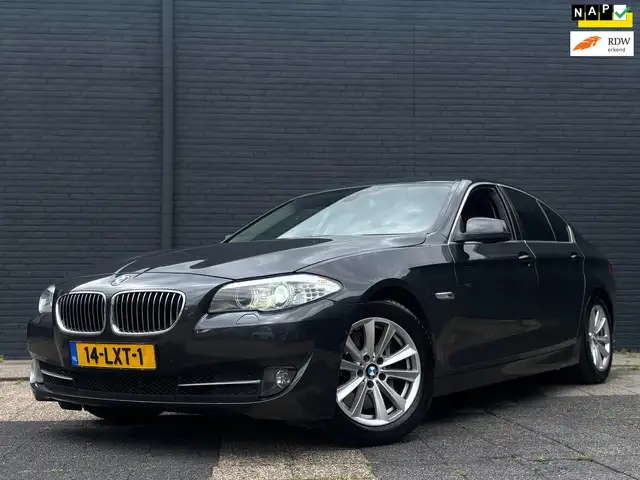 BMW 528 5-serie 528i High Executive | Leder | Stoelverwarm
