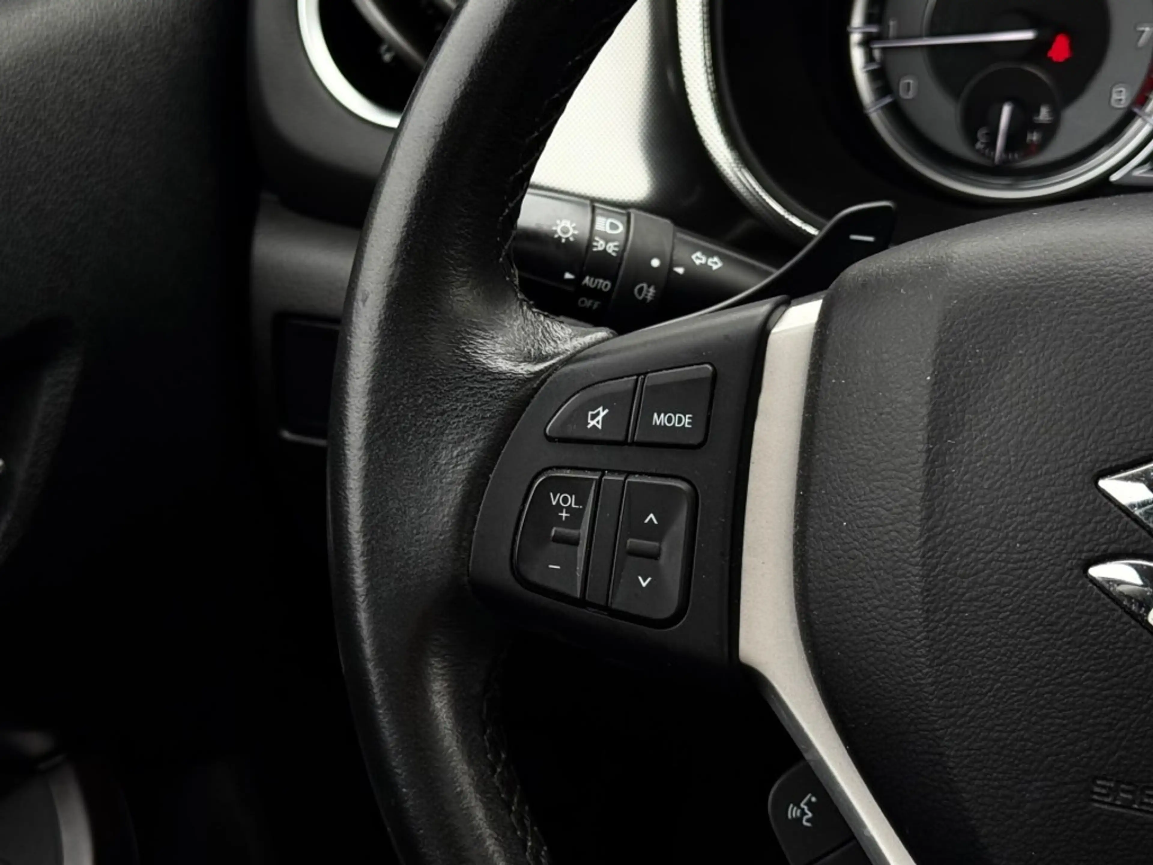 Suzuki Vitara 1.4 STYLE A/T PANODAK CARPLAY CAMERA TREKHAAK 1500 — photo 13