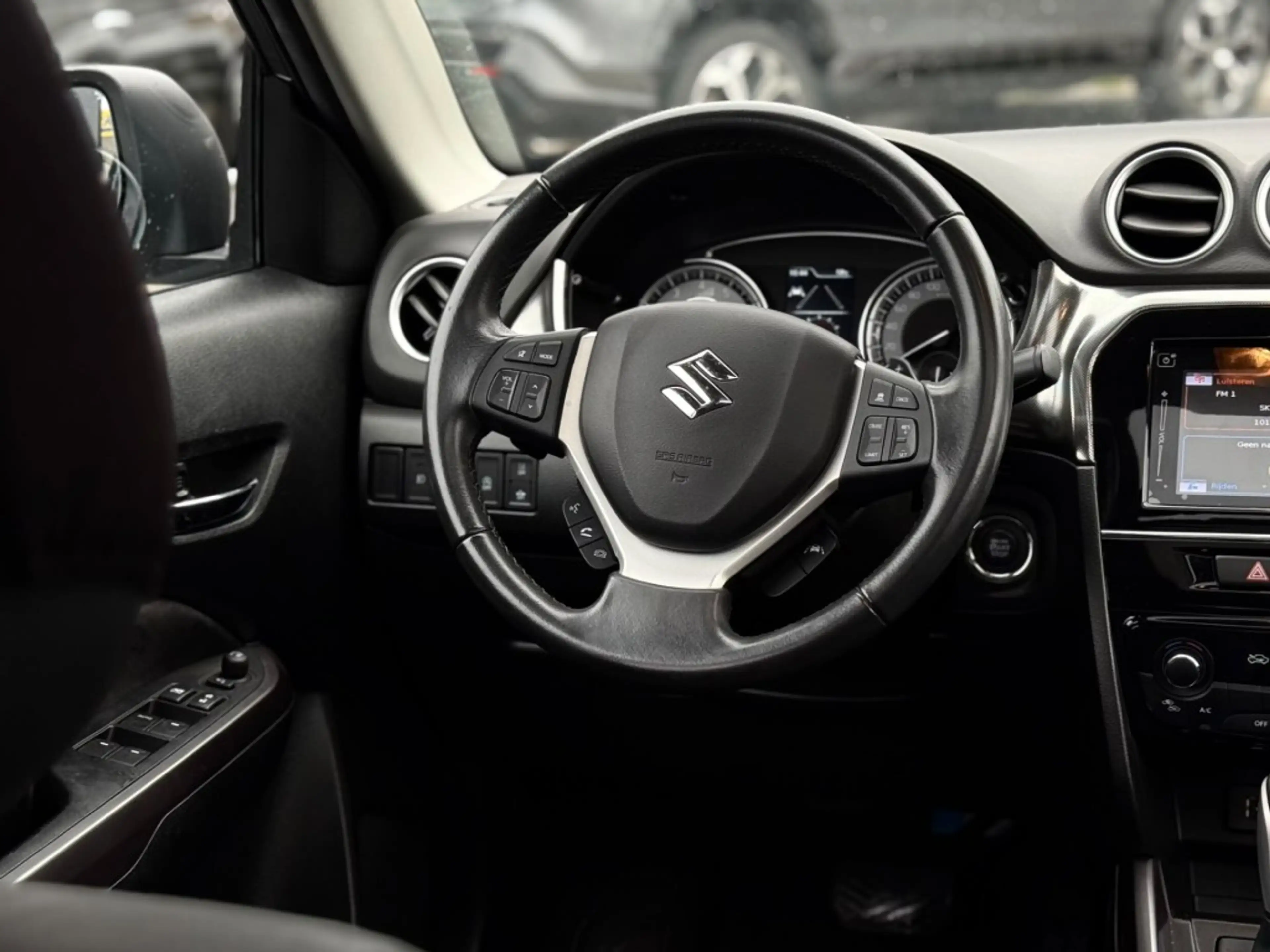 Suzuki Vitara 1.4 STYLE A/T PANODAK CARPLAY CAMERA TREKHAAK 1500 — photo 11