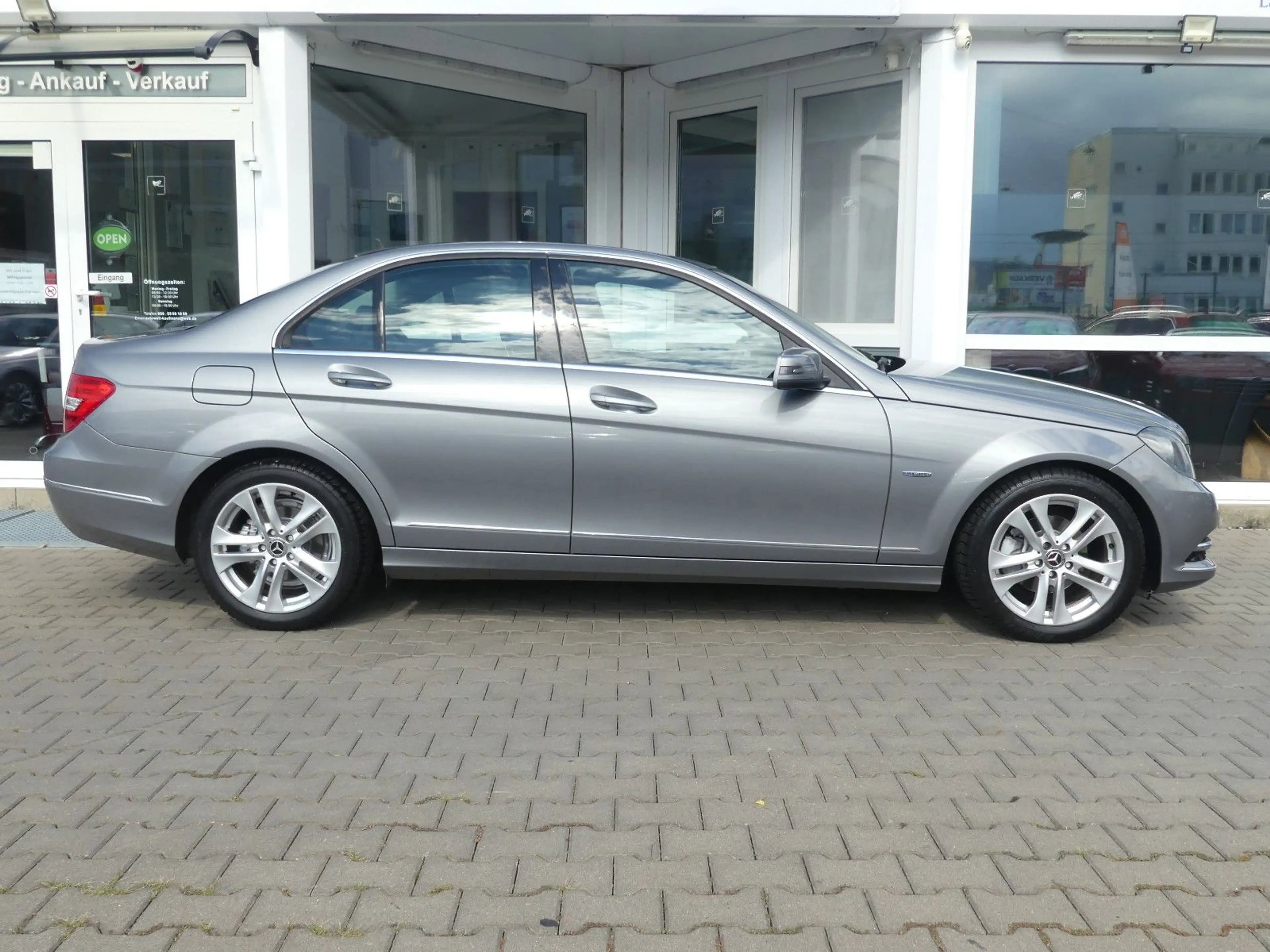 Mercedes-Benz C 180 C180 CGI Aut. Avantgarde Navi Lim Temp SZH PDC — photo 4