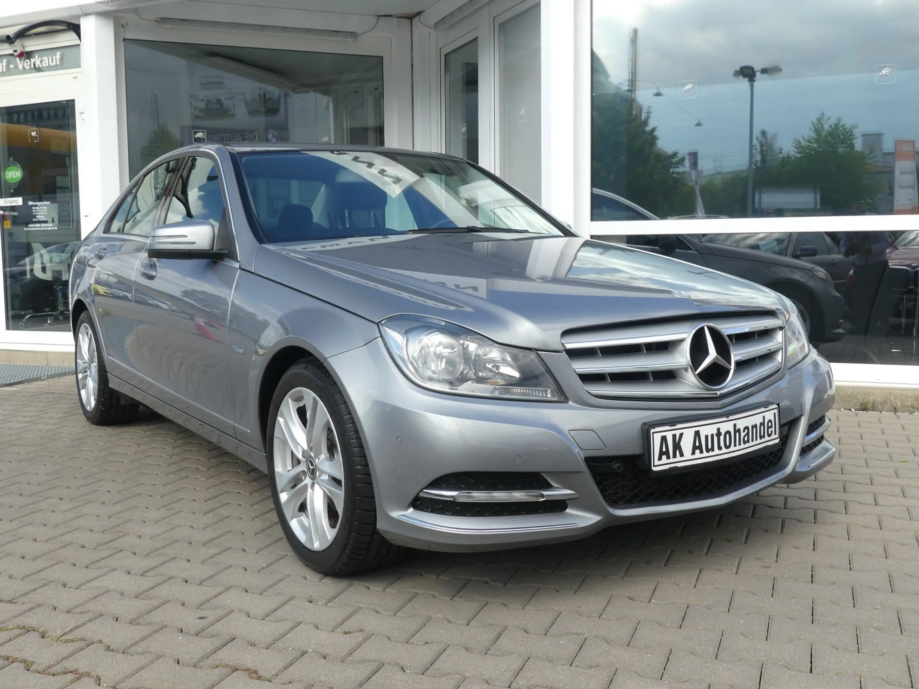 Mercedes-Benz C 180 C180 CGI Aut. Avantgarde Navi Lim Temp SZH PDC — photo 3
