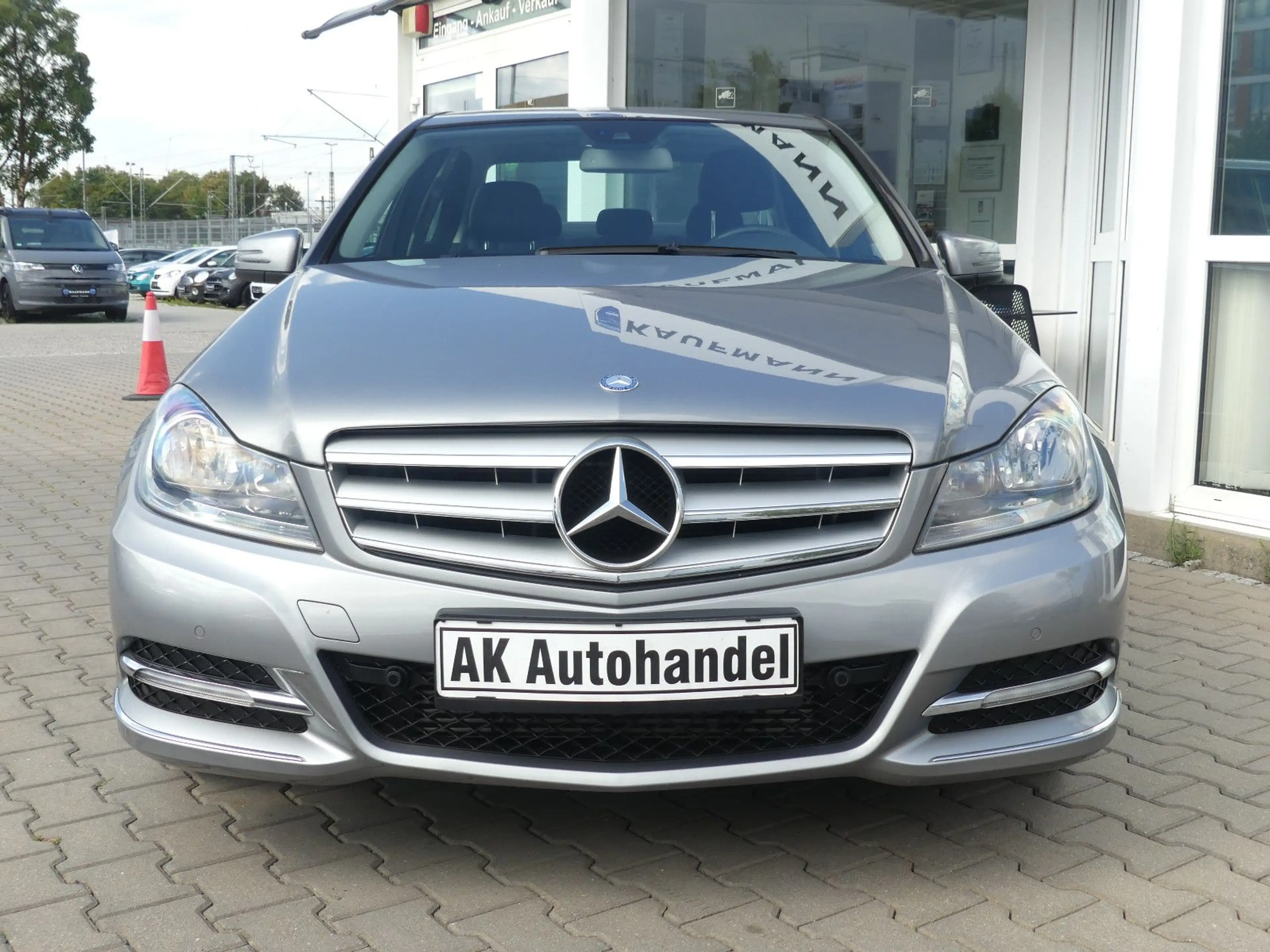 Mercedes-Benz C 180 C180 CGI Aut. Avantgarde Navi Lim Temp SZH PDC — photo 2