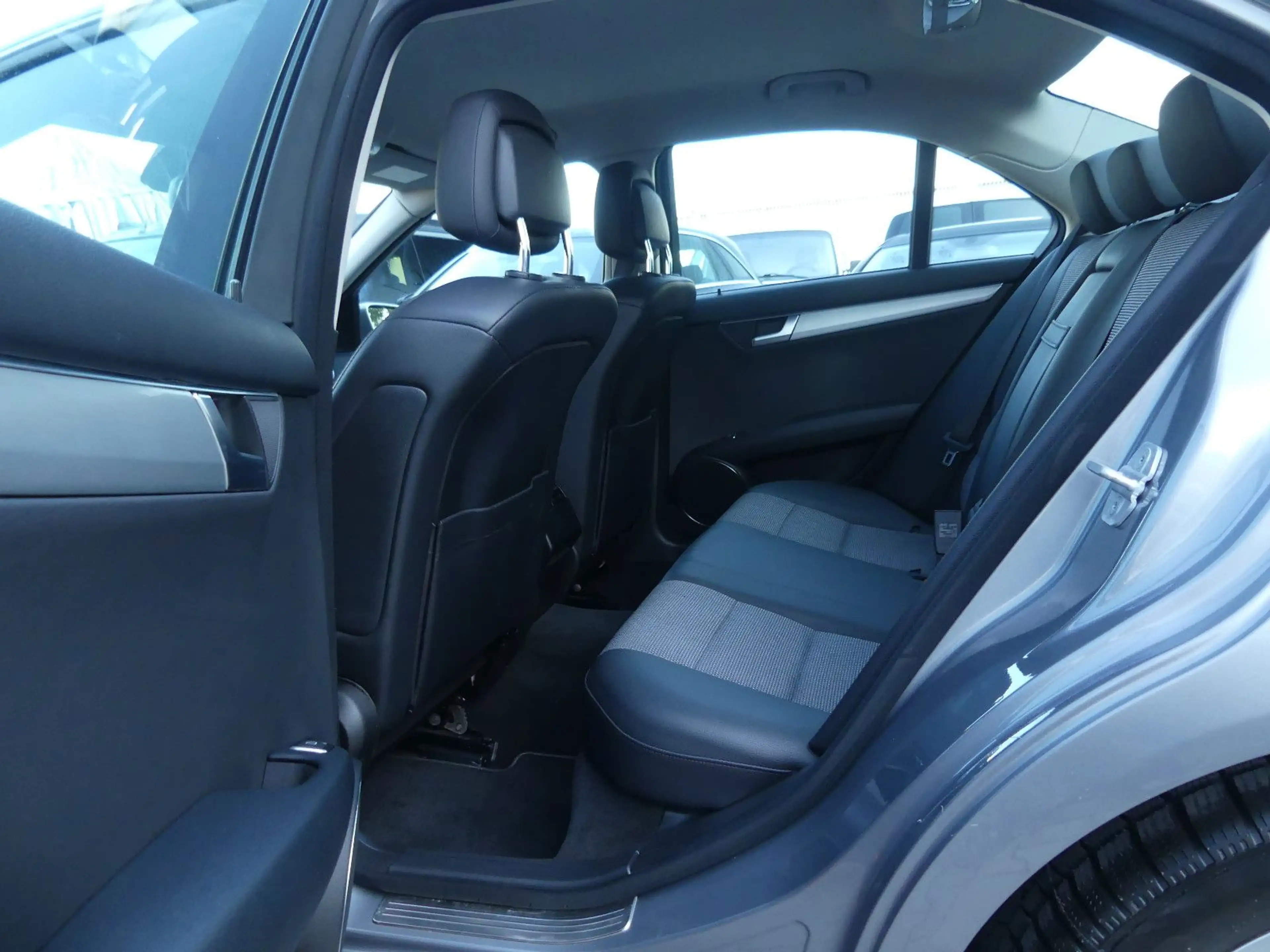 Mercedes-Benz C 180 C180 CGI Aut. Avantgarde Navi Lim Temp SZH PDC — photo 15