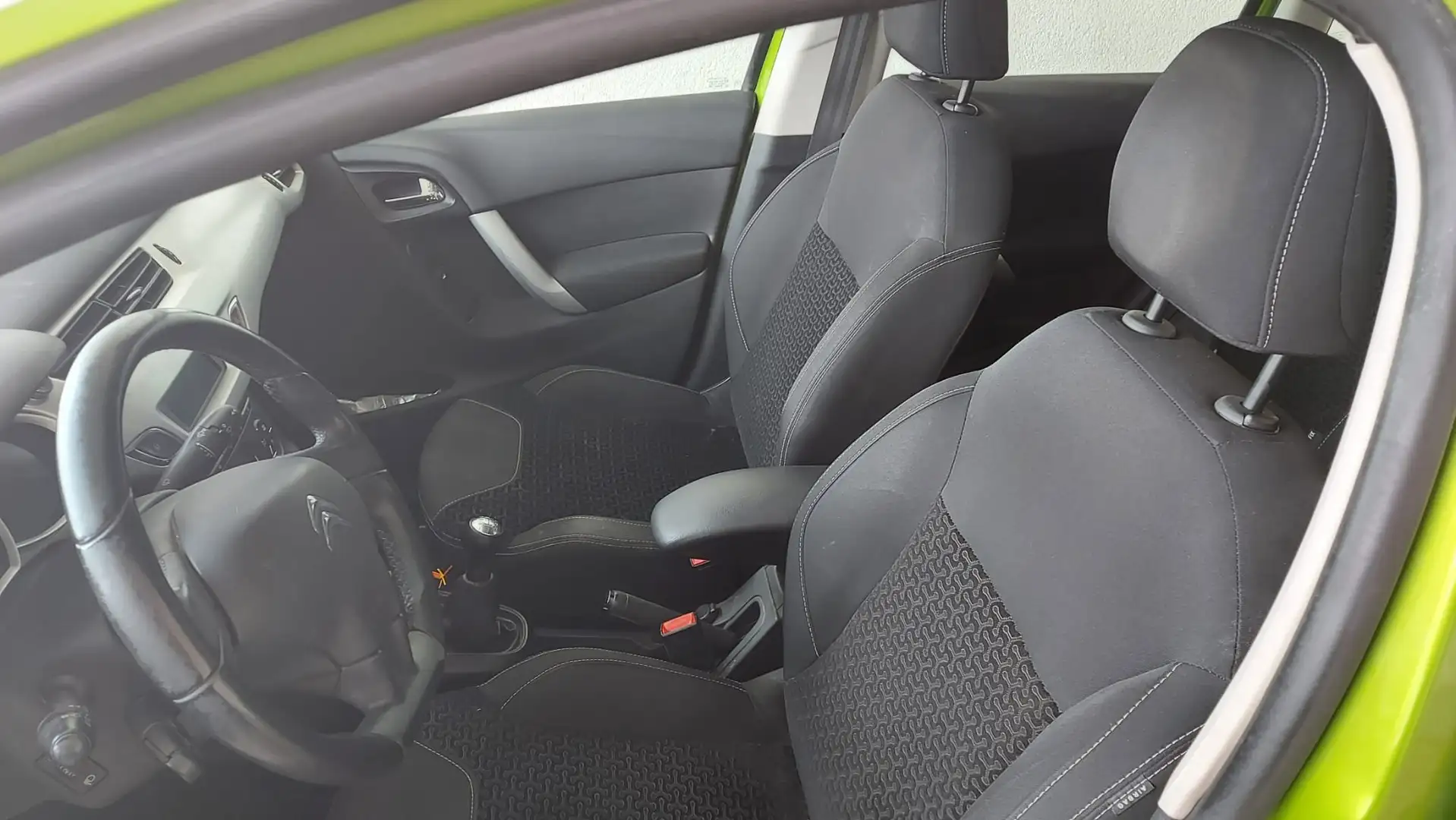 Citroen C3 C3 1.4HDI Exclusive Sensodrive Exclusive Verde - 2