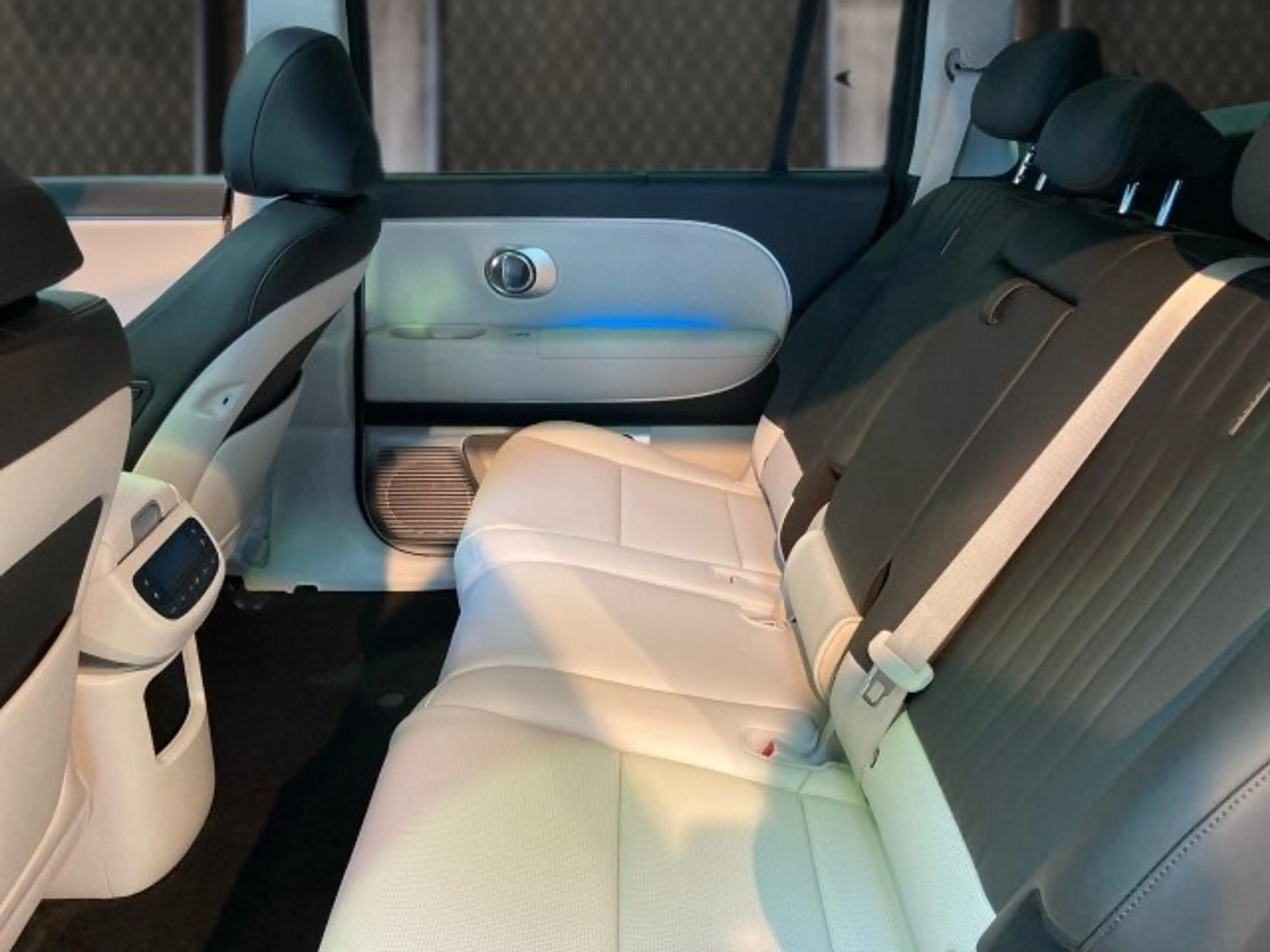 Hyundai IONIQ 9 Calligraphy 110 kWh 4WD — photo 9