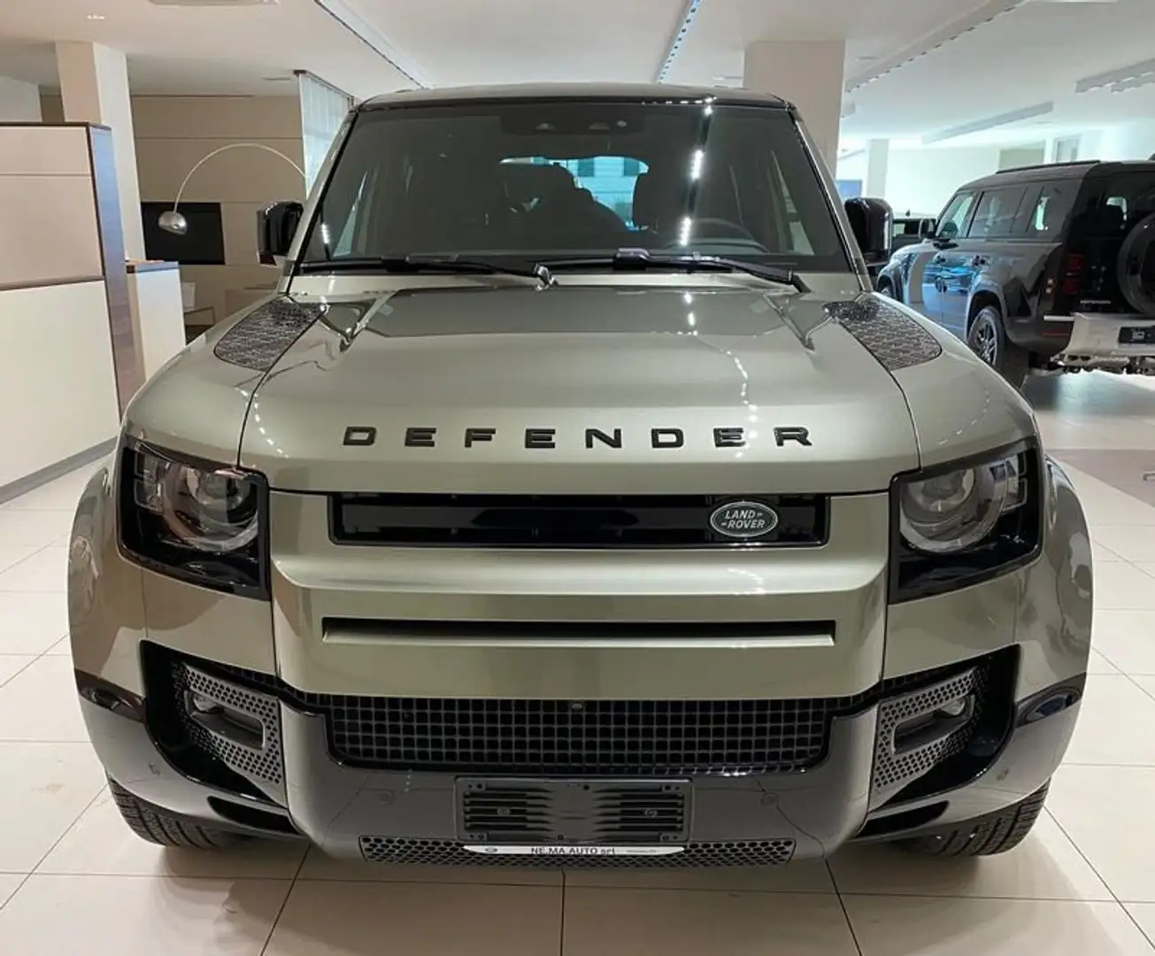 Land Rover Defender 110 3.0D I6 200 CV AWD Auto X-Dynamic SE Groen - 2