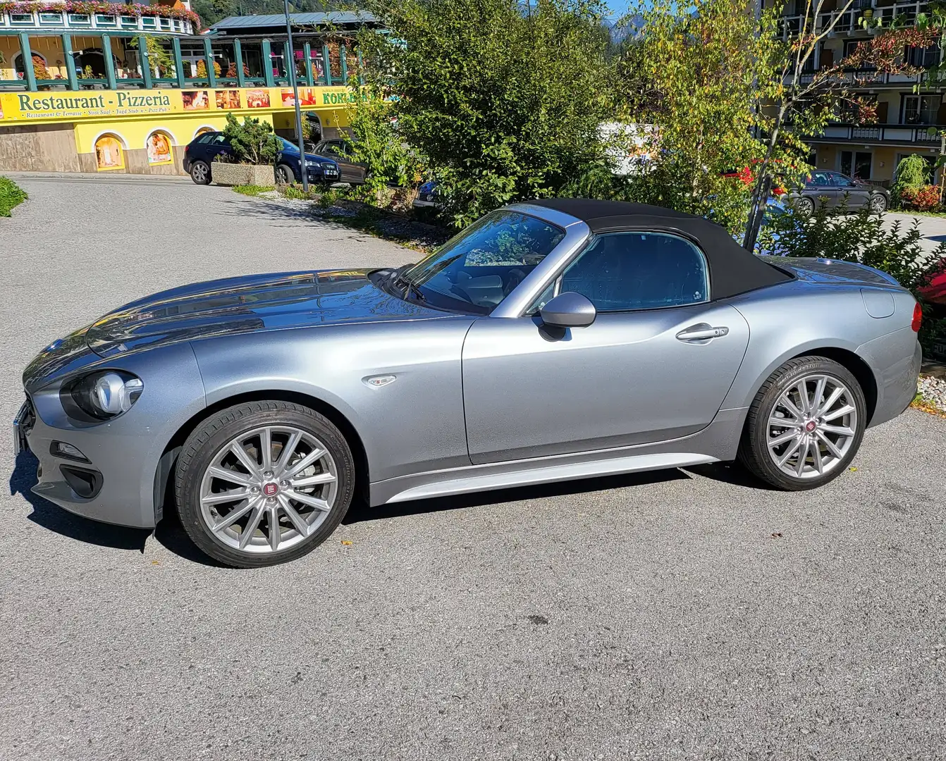 Fiat 124 Spider 124 Spider Lusso 1,4 Turbo Multi Air Lusso Silber - 2