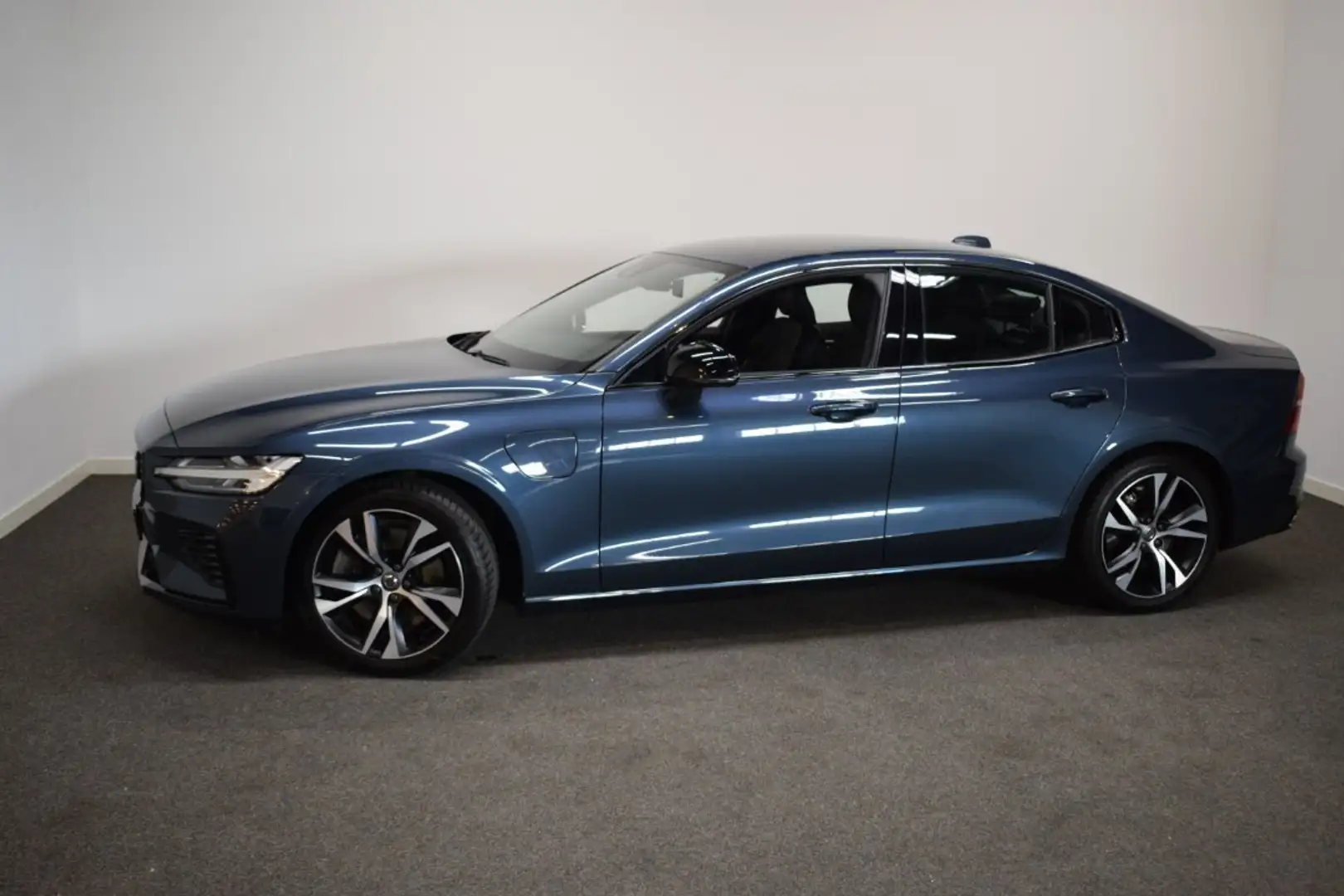 Volvo S60 2.0 Recharge T6 399pk AWD Core 69km elek./ Trekhaa Blau - 2