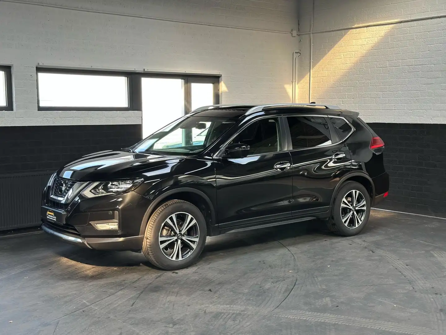 Nissan X-Trail 1.3 DIG-T Tekna, Pano, Camera, Navi, Trekhaak, 1/2 Zwart - 2