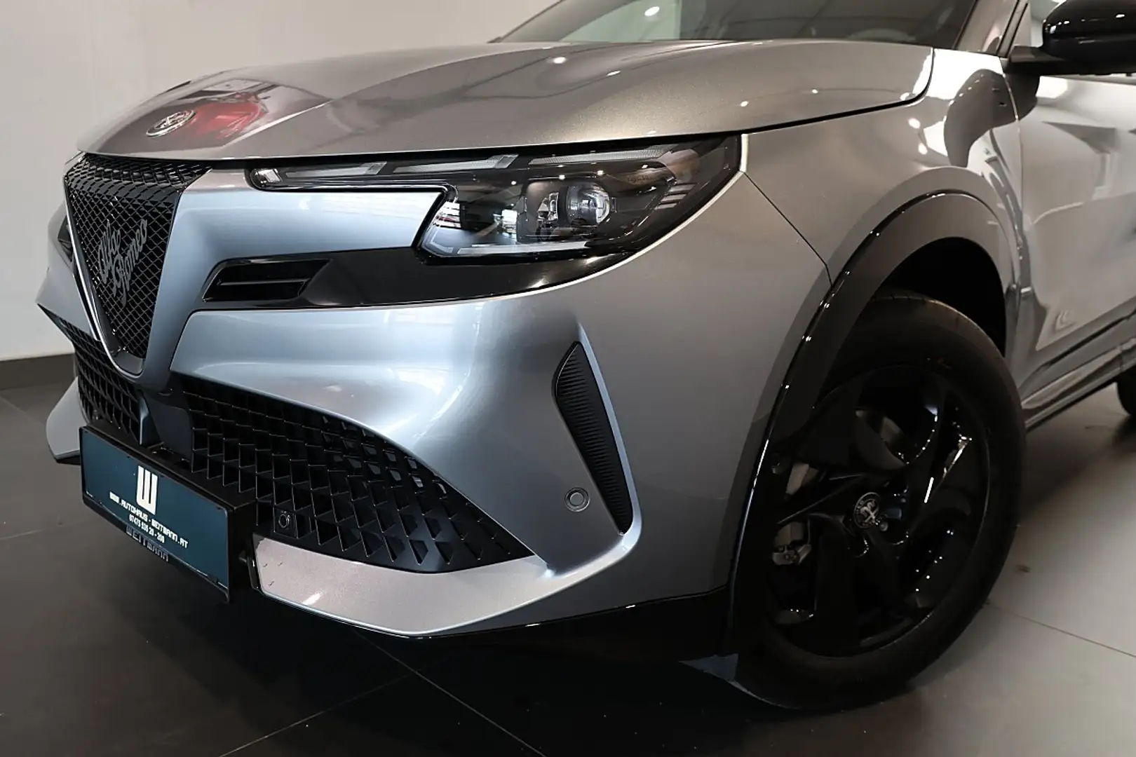 Alfa Romeo Junior Ibrida 1.2 e DCT6 Mild-Hybrid Sprint Grau - 2