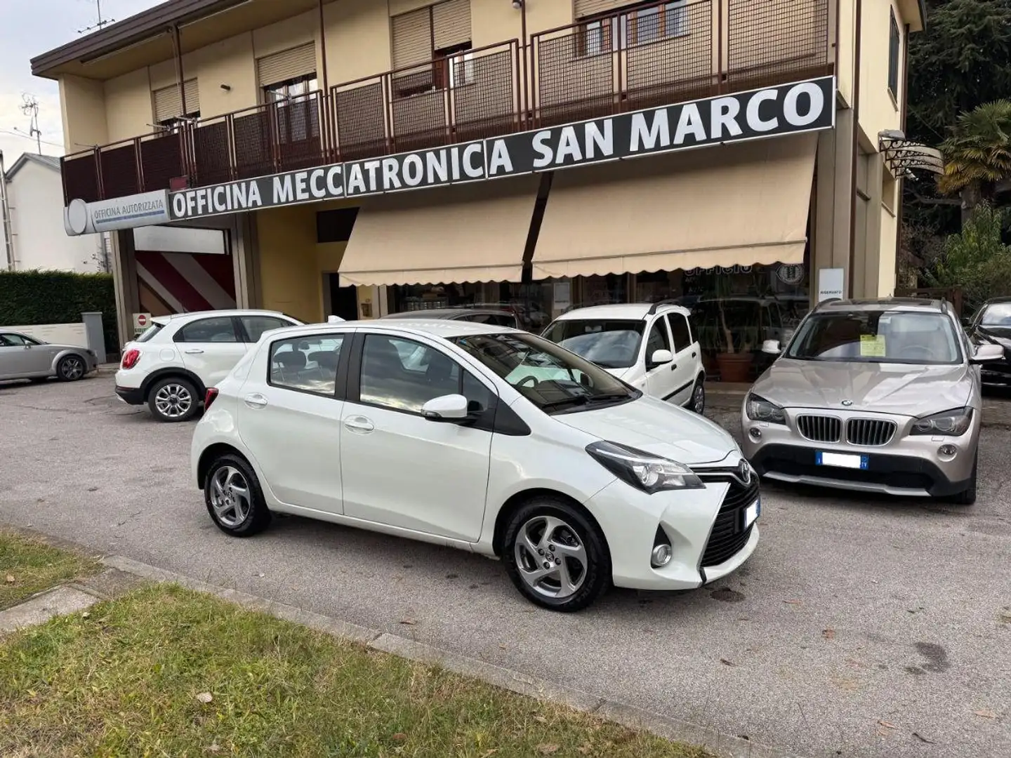 Toyota Yaris 1.5 Hybrid 5p. Active #TAG.TOYOTA #NEOPATENTATI Weiß - 1