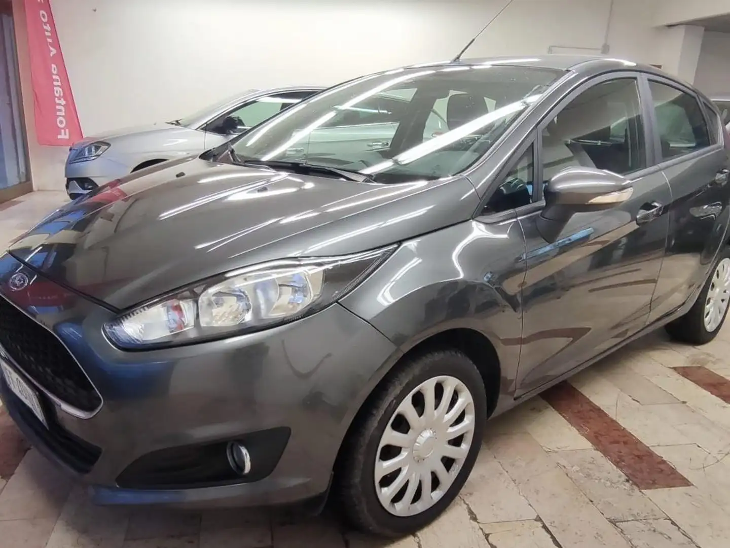 Ford Fiesta Fiesta VI 2013 5p 1.4 Business Gpl 95cv E6 Gris - 1
