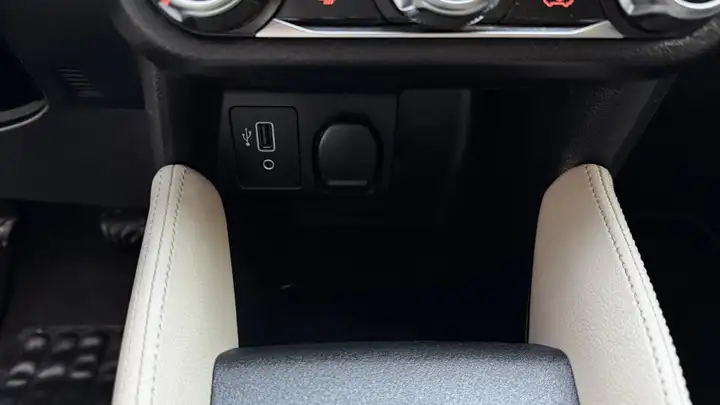 Nissan Micra 2018, foto 15