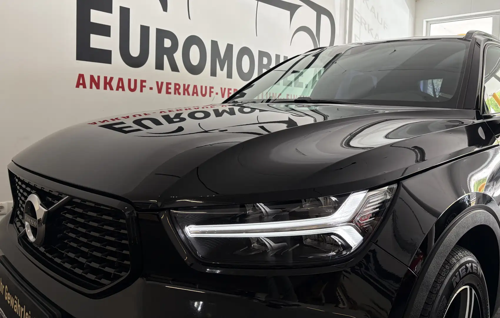 Volvo XC40 R Design AWD RFK*AHK*IntelliSafe PRO-P.*TOTW.*ALCA Schwarz - 2