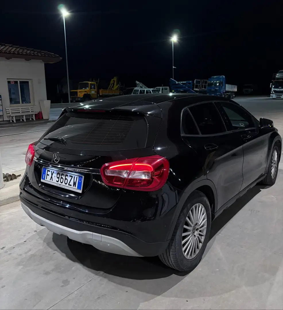 Mercedes-Benz GLA 200 d Executive - 2