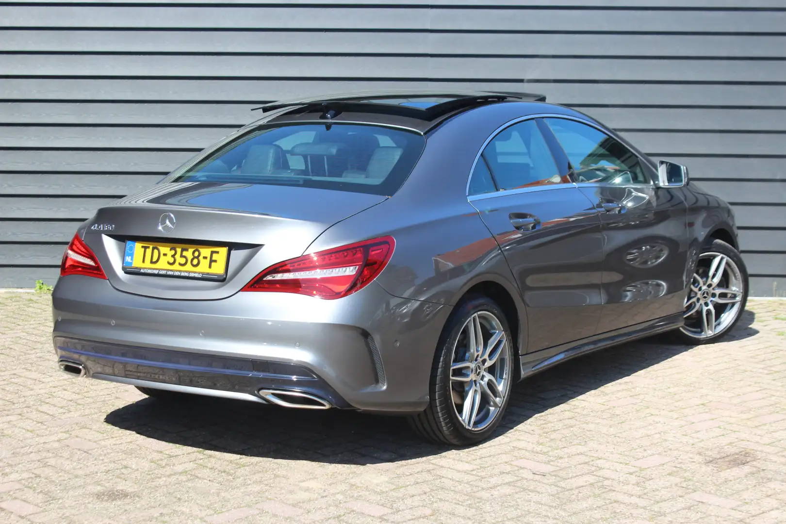 Mercedes-Benz CLA 180 Business Solution AMG - CAMERA - PANODAK - CRUISE Grau - 2