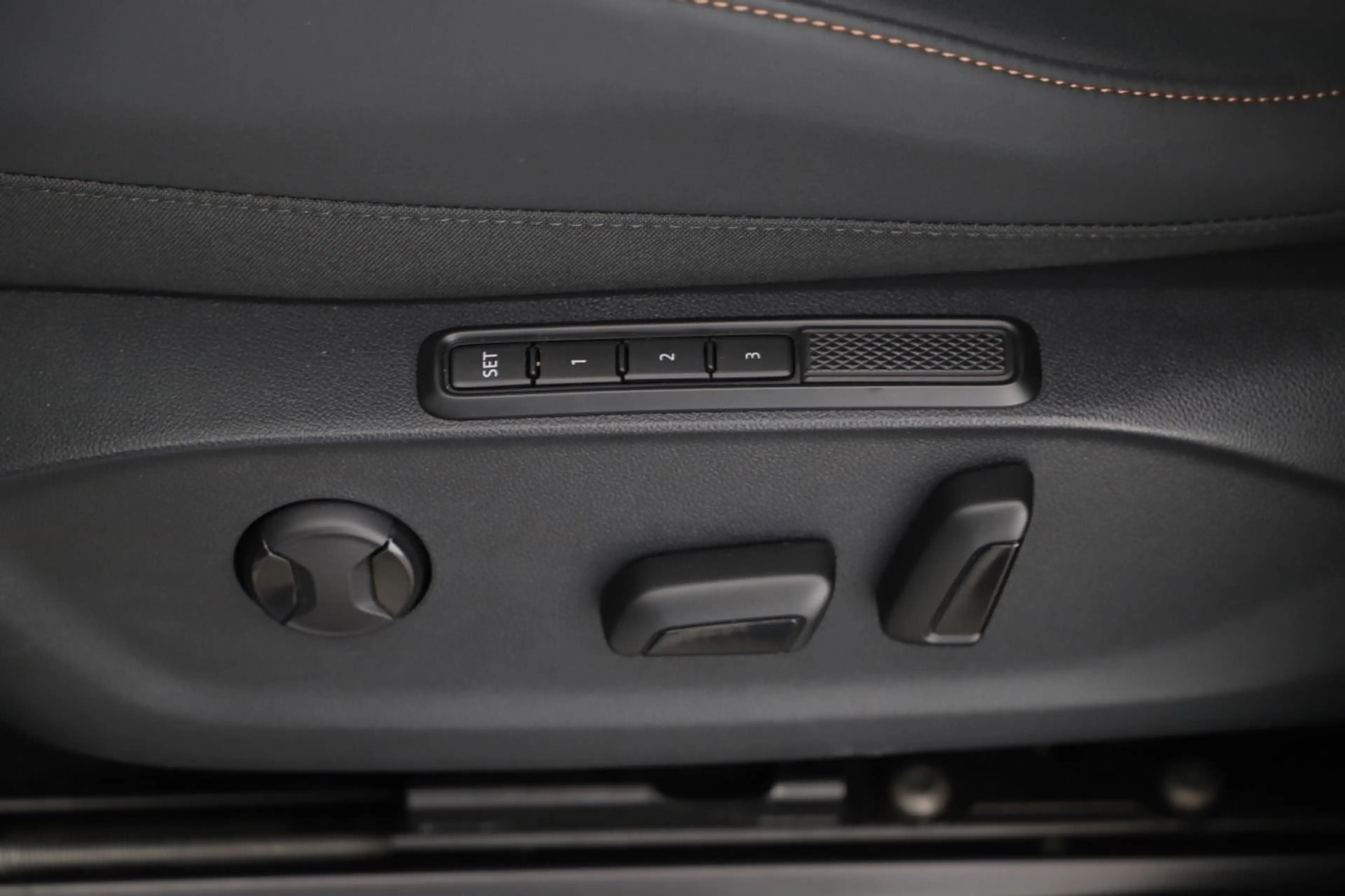 CUPRA Terramar 1.5 eTSI DSG LED/ACC/HuD/360°/Navi — photo 8