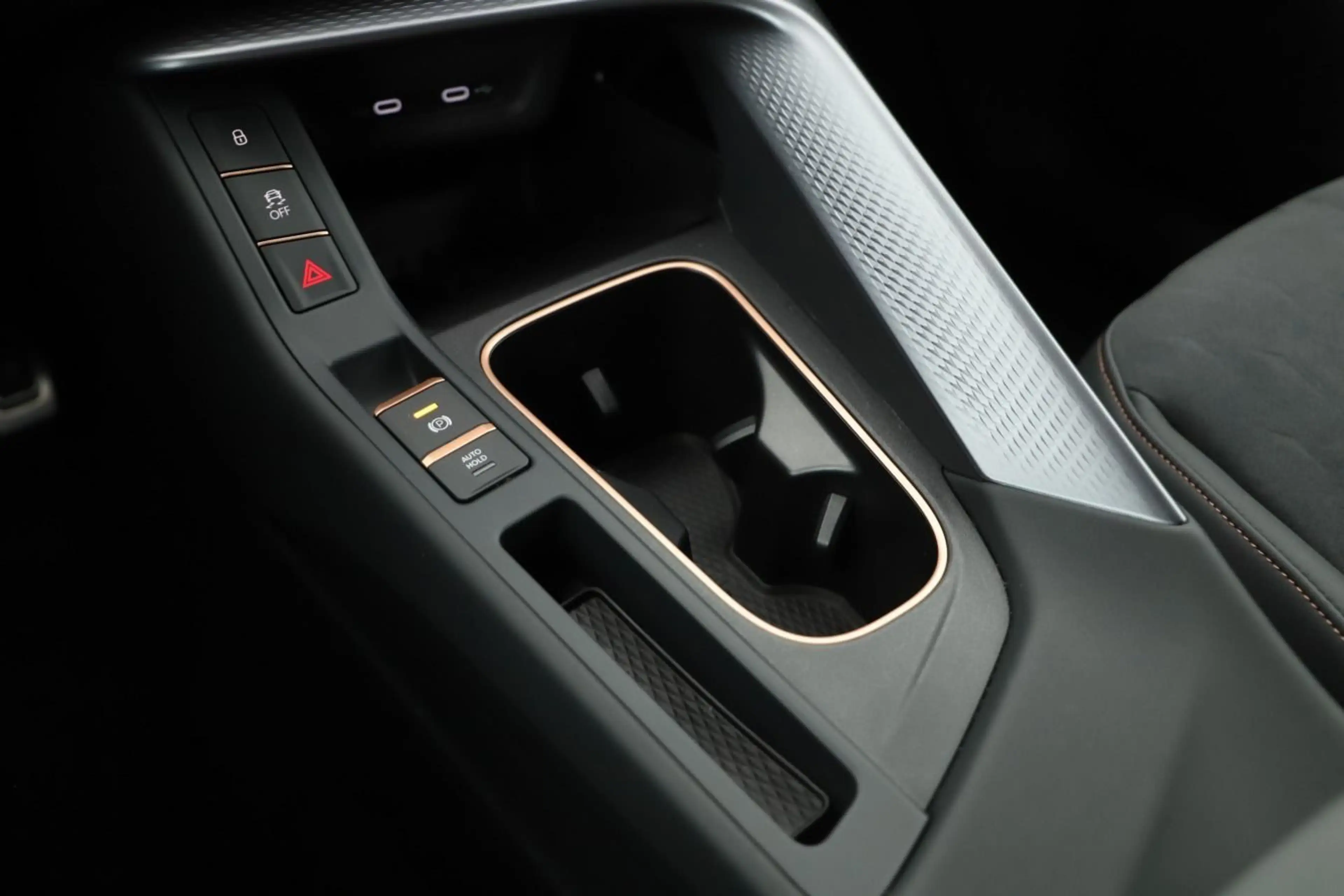 CUPRA Terramar 1.5 eTSI DSG LED/ACC/HuD/360°/Navi — photo 12