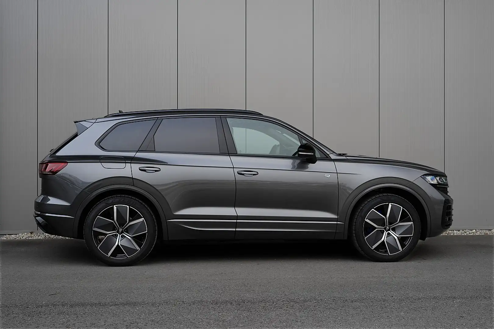 Volkswagen Touareg 4Motion R-Line V6 TSI eHybrid PHEV Aut., Head U... Grau - 2