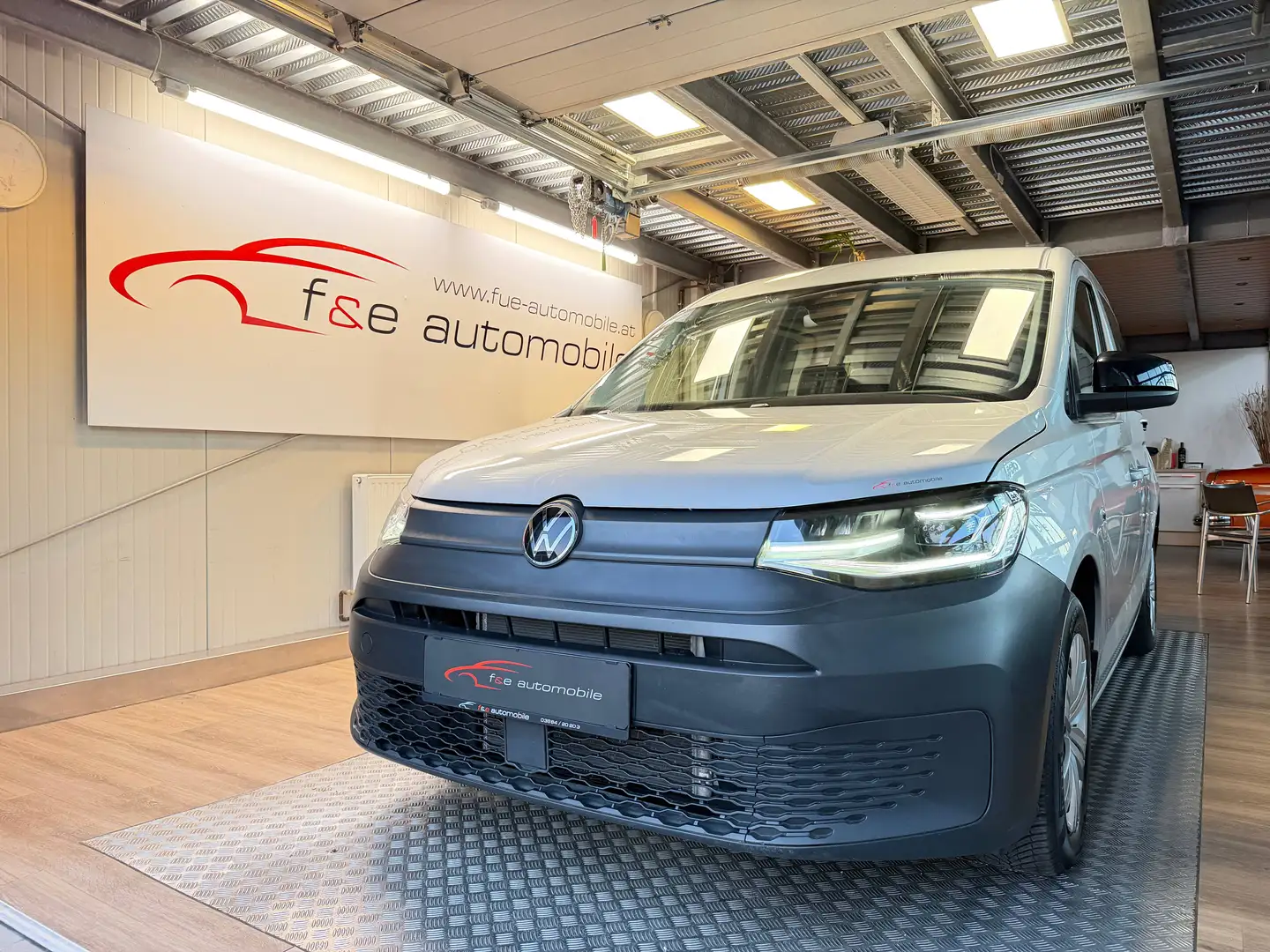 Volkswagen Caddy TDI 4Motion Silber - 1
