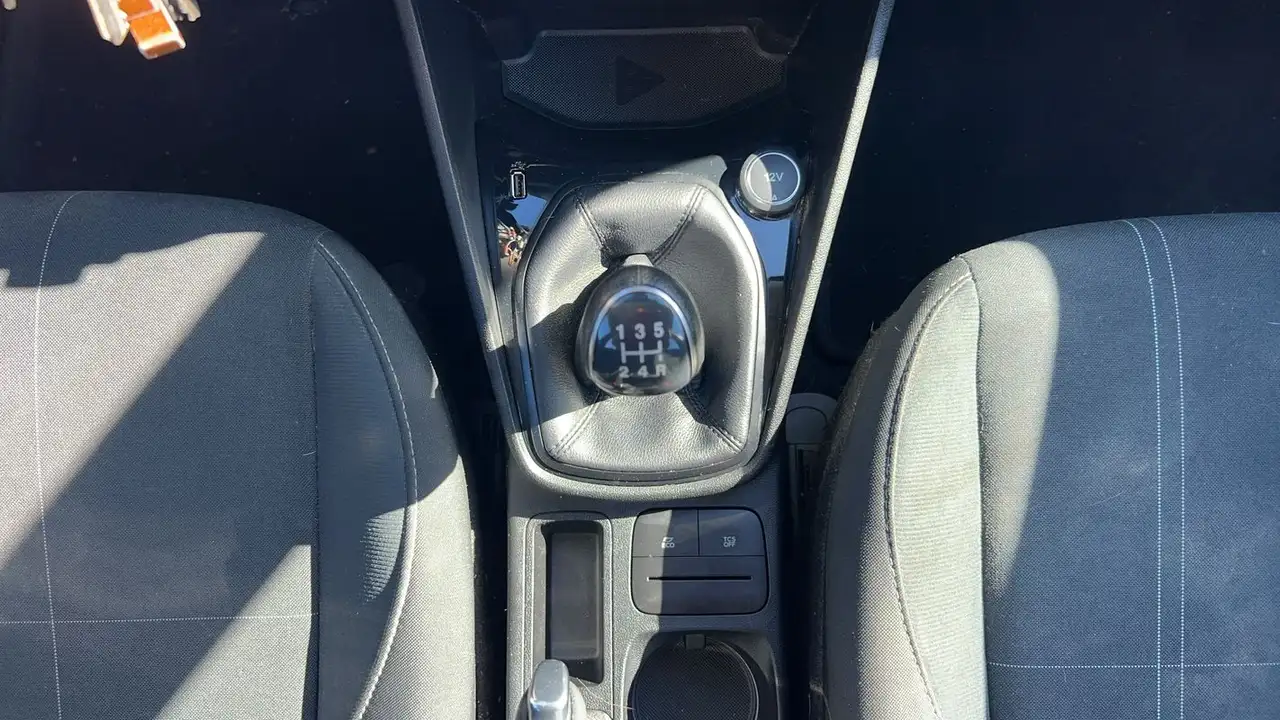 Ford Fiesta 5 portes — photo 25