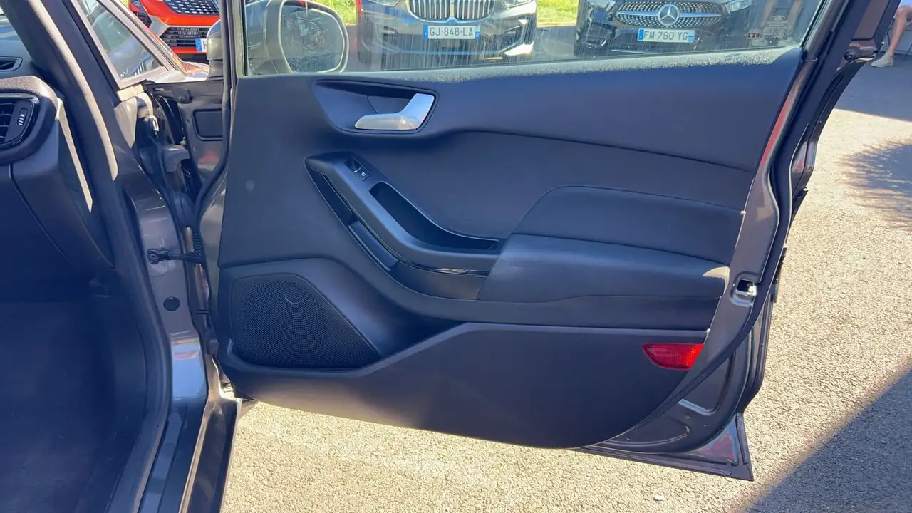 Ford Fiesta 5 portes — photo 23