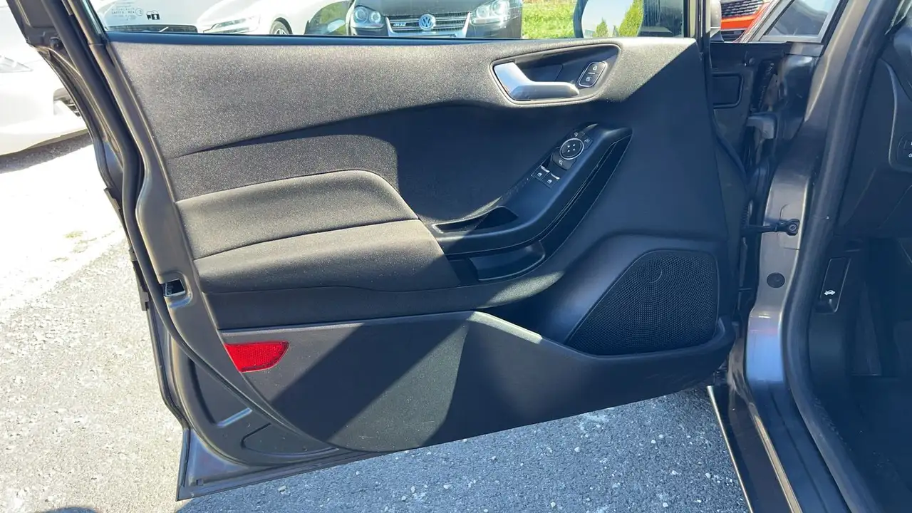 Ford Fiesta 5 portes — photo 7
